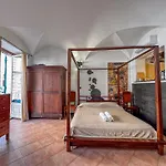 Lovingenoa - Ducale - Natural Light